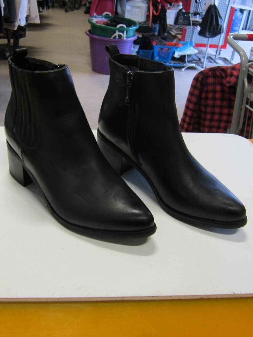 Blondo Women's Size 7M "Dessie" Waterproof Black Leather Ankle Boots